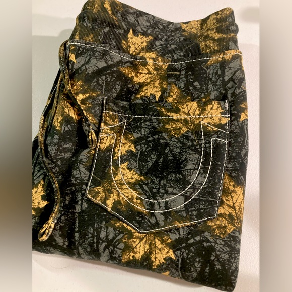 SOLD! NWT! True Religion “Leaf Camo” Big T Hoodie/Jogger set size Large - Picture 6 of 9